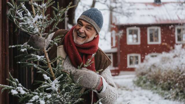 Barndomens jular hemma i Degerfors präglar fortfarande Ernst Kirchsteiger. Vi möter en omtyckt tv-profil som vill tro gott om människor och leva där det finns skratt.