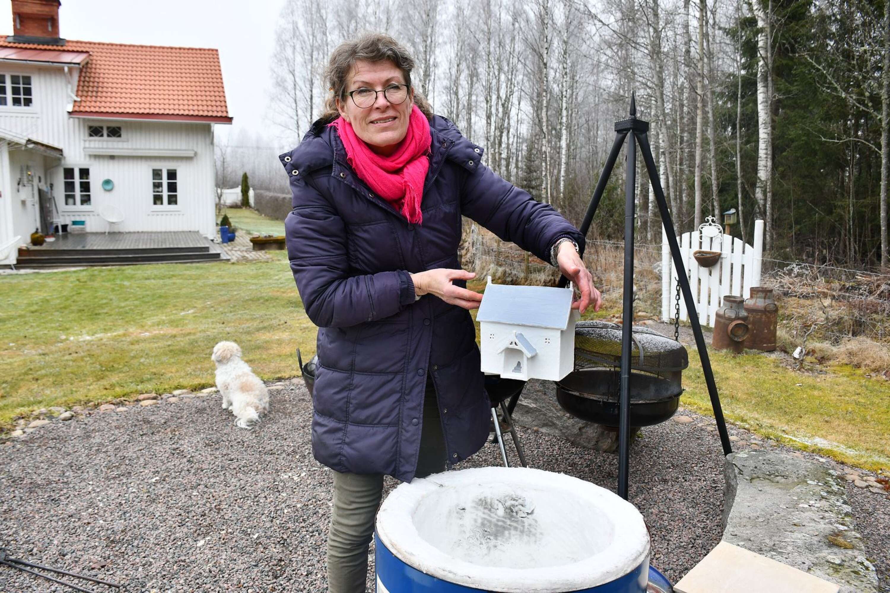 Kari Ursin, norsk keramiker i Tomthult, visade hur hon jobbar med raku-teknik.