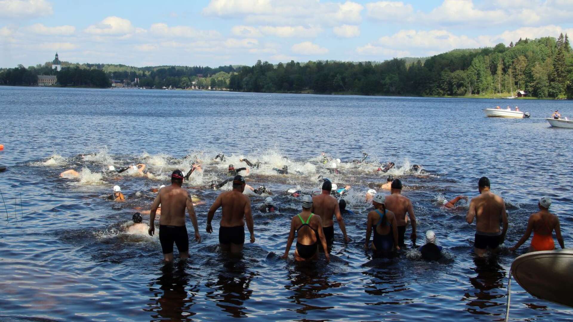 Simmarna var ivriga att få ge sig iväg när den 37:e upplagan av Ferlindoppet arrangerades i Daglösens vatten.
