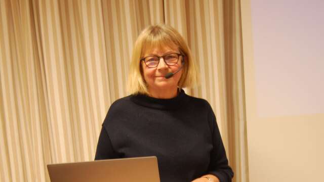 Katarina Höj föreläser i Kristinehamns Humanistiska förening.