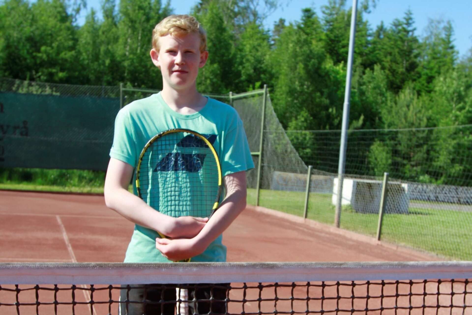 15-åriga Bruno Johansson satsar på tennisen.
