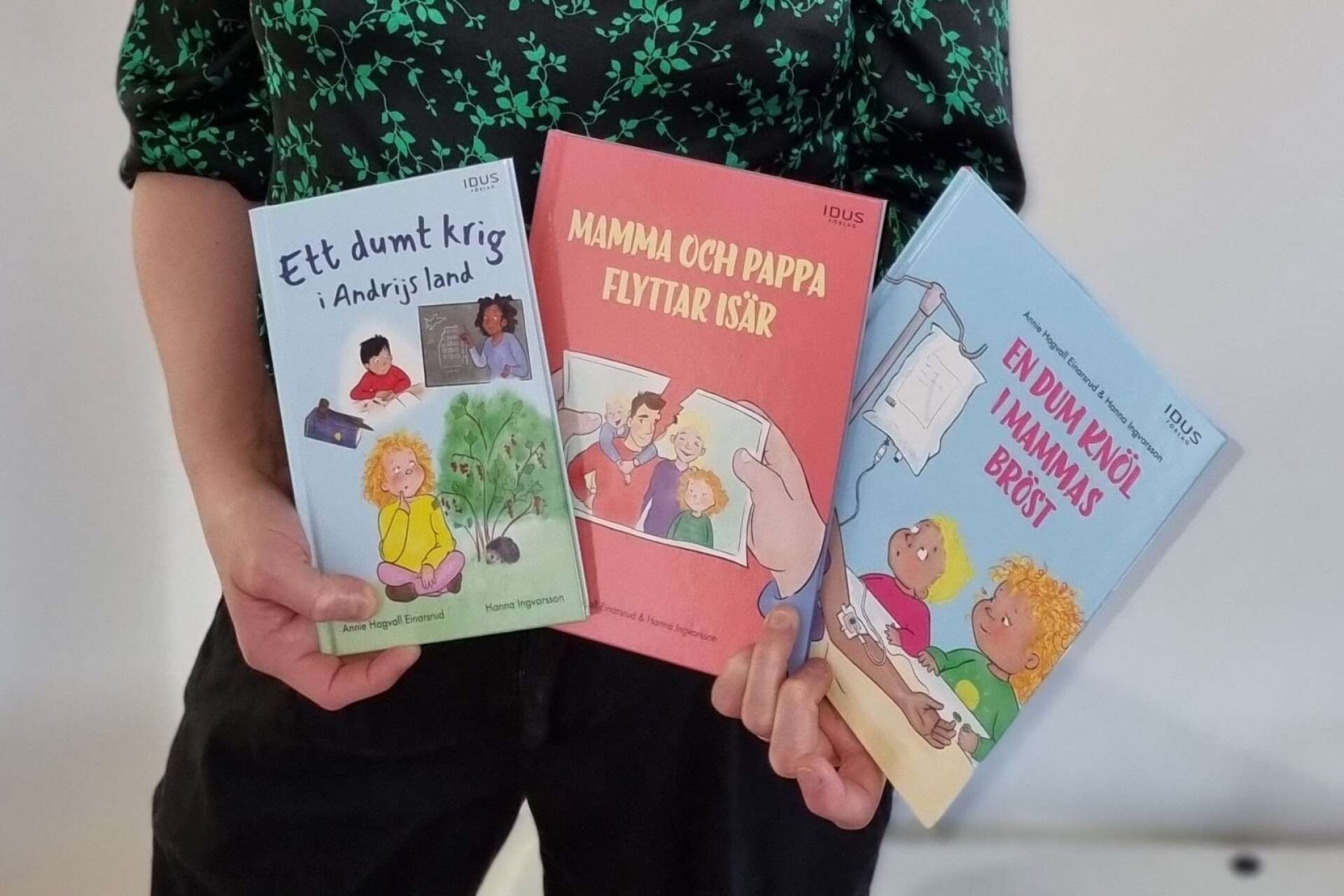 Barnböckerna som berör livets svåra frågor tänker Annie ska ge ett underlag för samtal i familjer, samtidigt som det bara kan få vara en mysig bok.