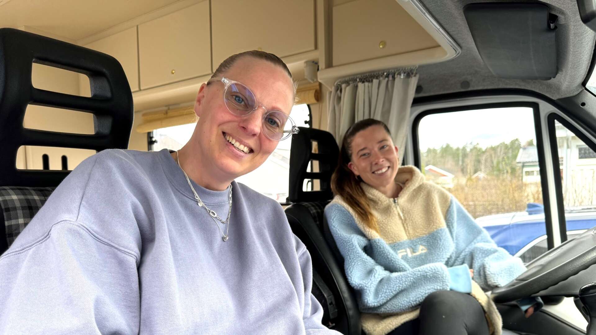 Nanni Sandelin och Olivia Ersmarker är redo för sitt reseäventyr och beräknar komma fram till Malaga, den andra veckan i maj.