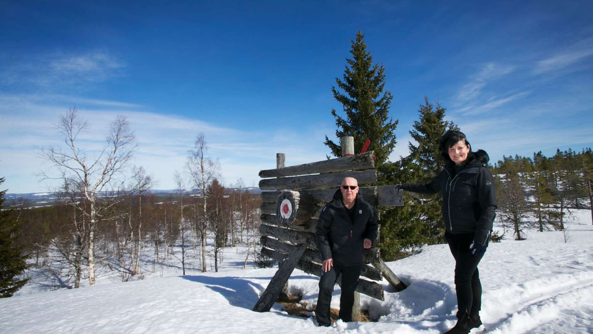 Hos Dan Nordström och Gina Persson på Långbergets sporthotell är det fortfarande vinter och skidåkning.