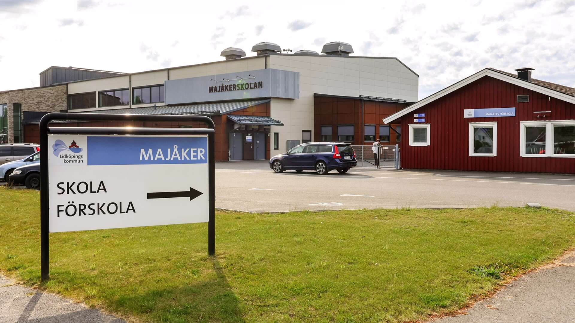 Den nya förskolan föreslås byggas där nuvarande Majåkers förskola ligger och dockas an till skolbyggnaden.