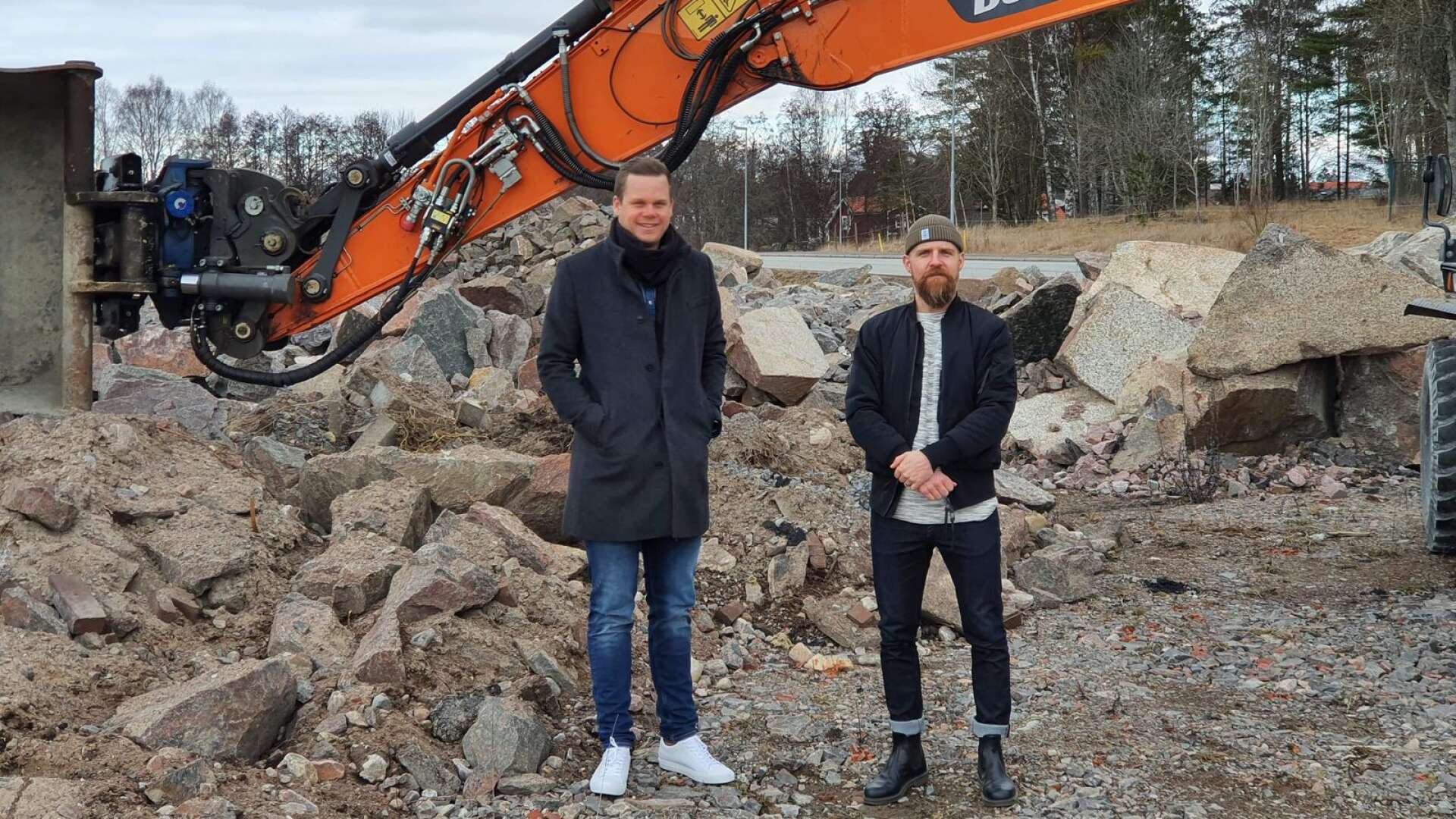 Kristofer Karlsson (till vänster) och Michael Belsing kan börja förbereda sig på en öppning av Padelcenter Åmål.