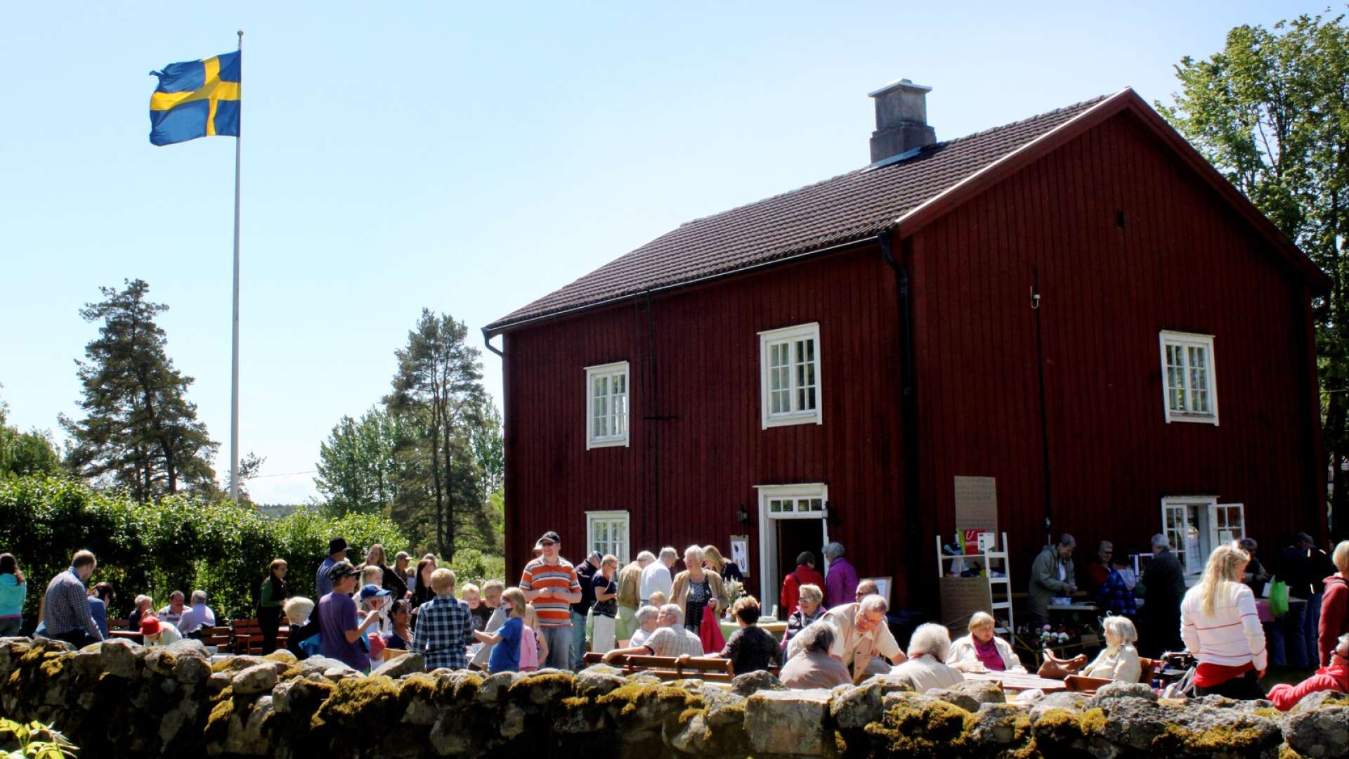 Visnum och Visnums-Kils hembygdsförening hoppas på att kunna börja servera söndagskaffe igen i slutet av sommaren. 