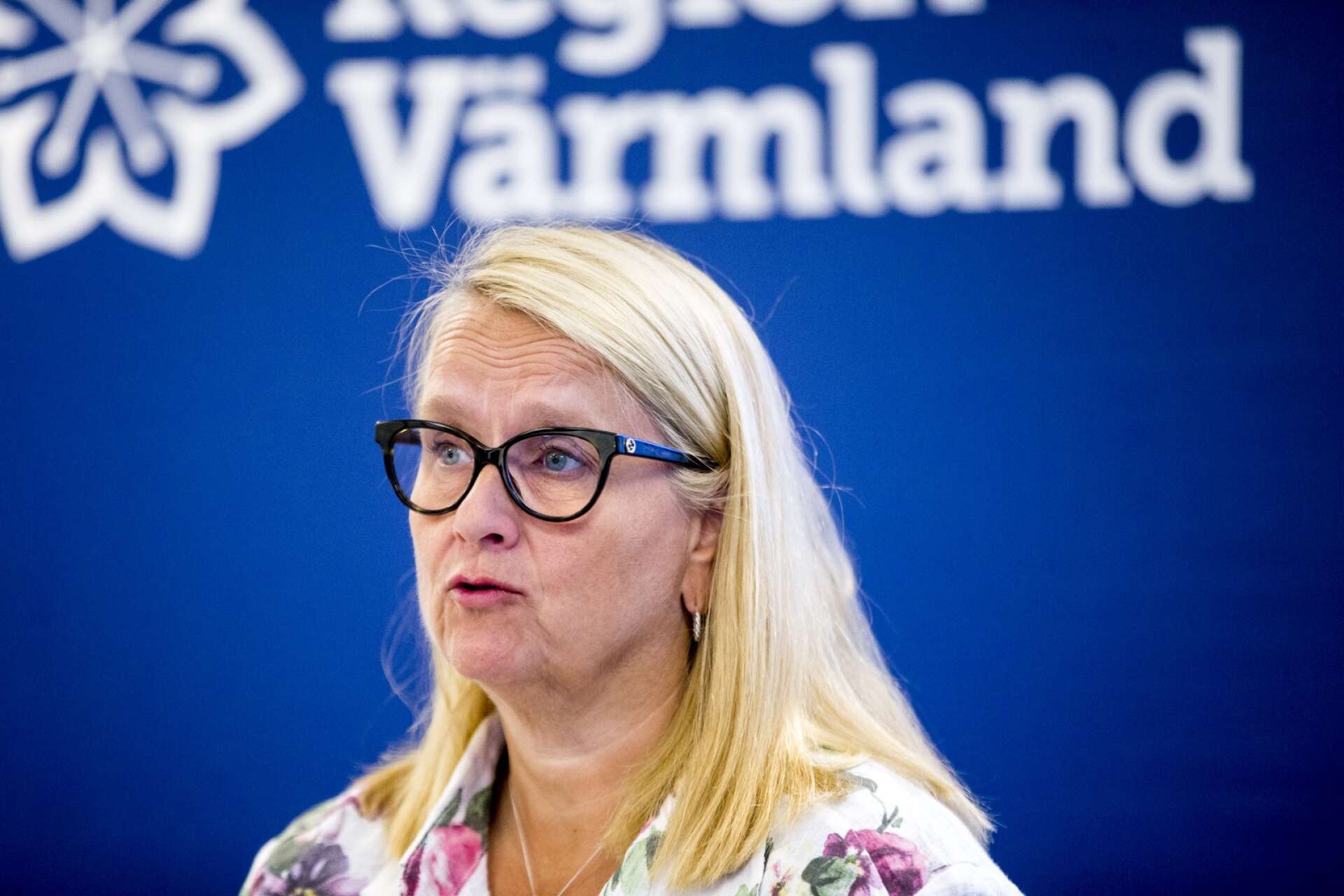 Lena Gjevert, hälso- och sjukvårdsdirektör i Region Värmland, ser ingen lättnad. 