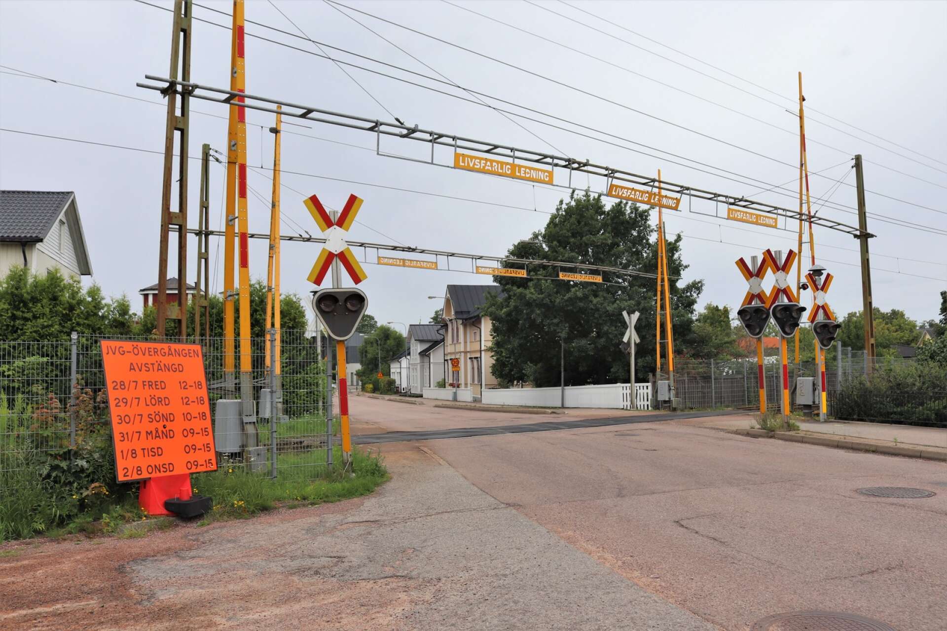 Järnvägsövergångar i Kristinehamn stängdes av under nästan en vecka i somras Anledningen var att spåren skulle bytas. Bilden är från övergången på Jakobsbergsgatan.