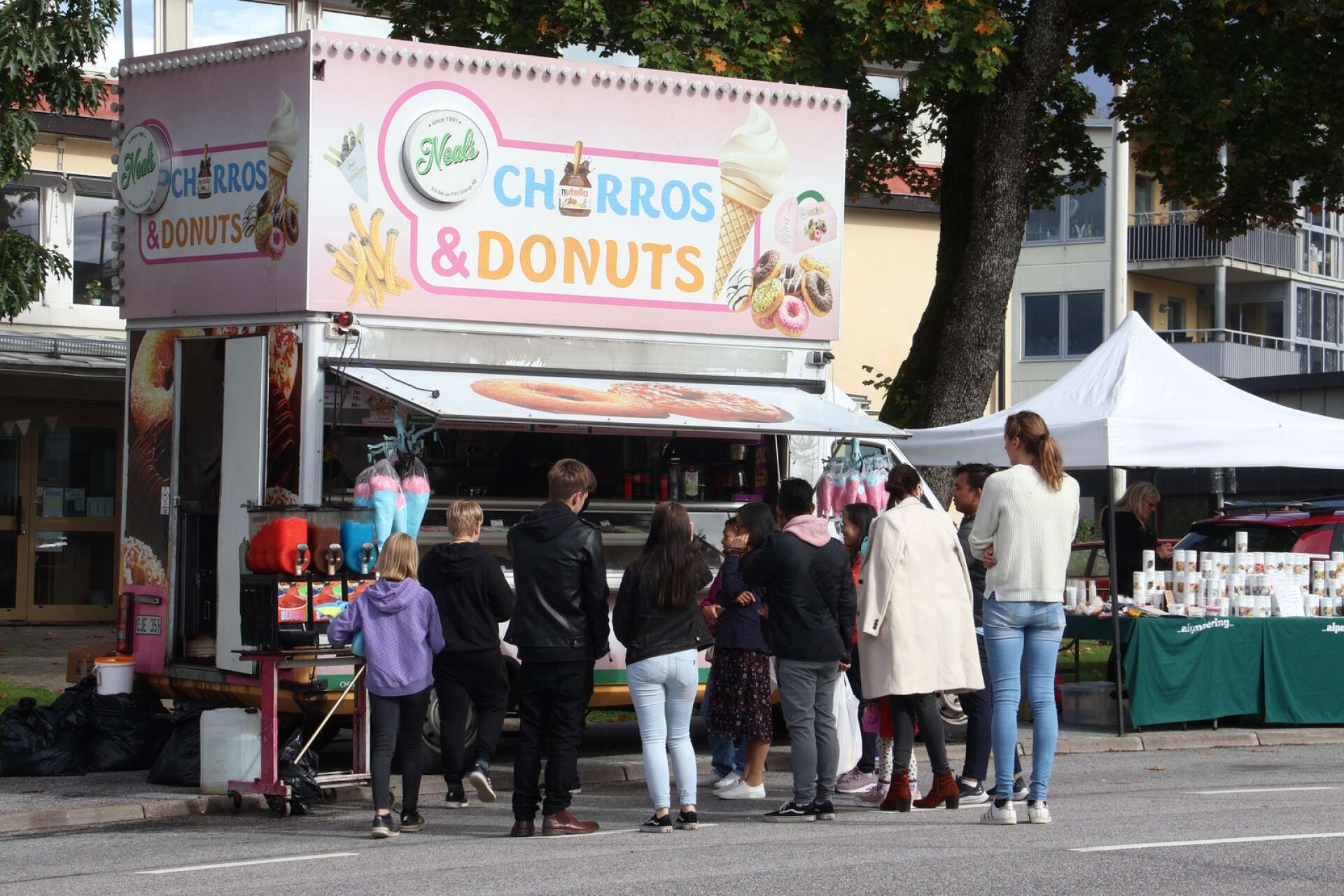 Donuts- och churrosvagnarna var populära.