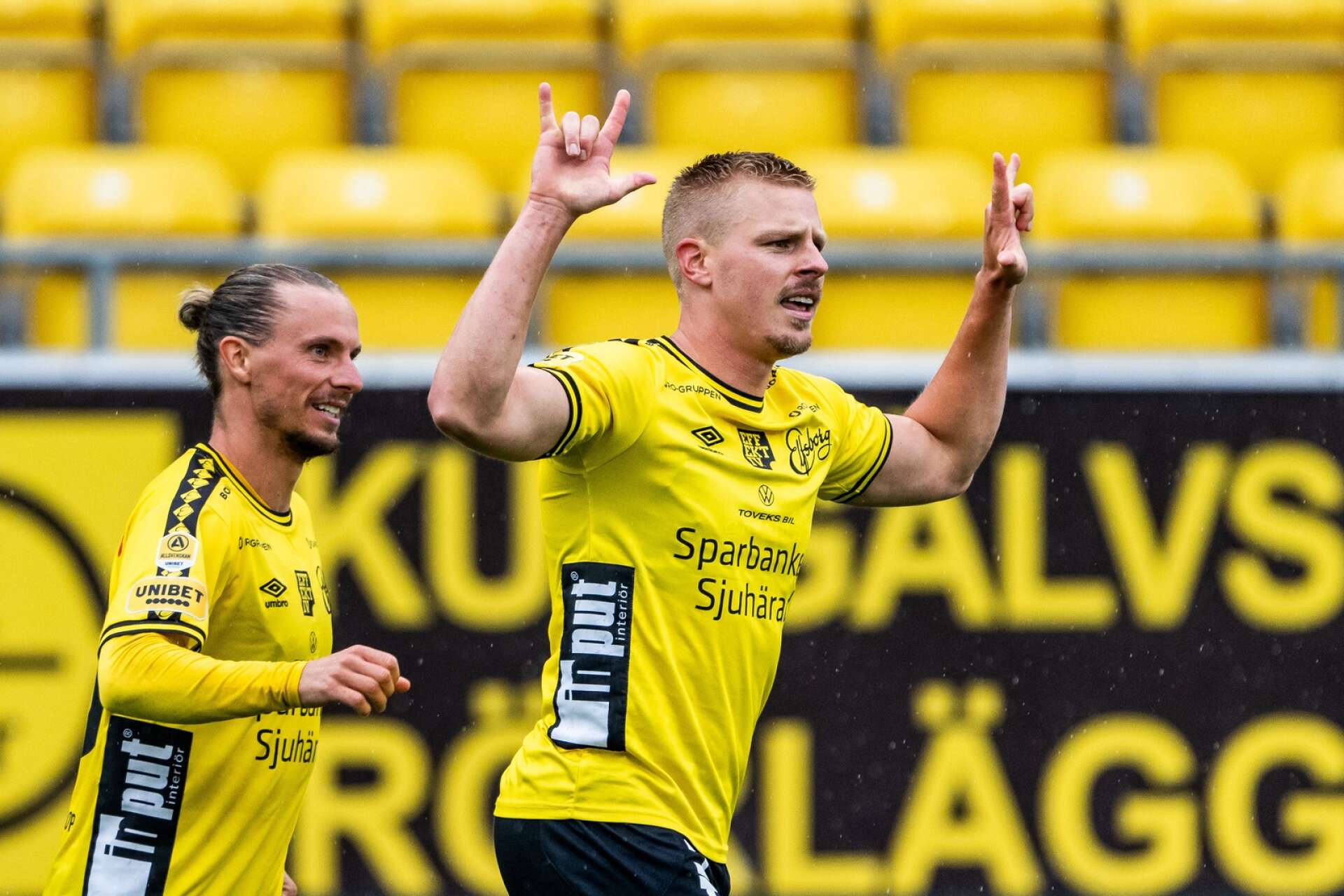 Elfsborgs Niklas Hult och Per Frick. Värmlänningen Frick blev hjälte med matchens enda mål.