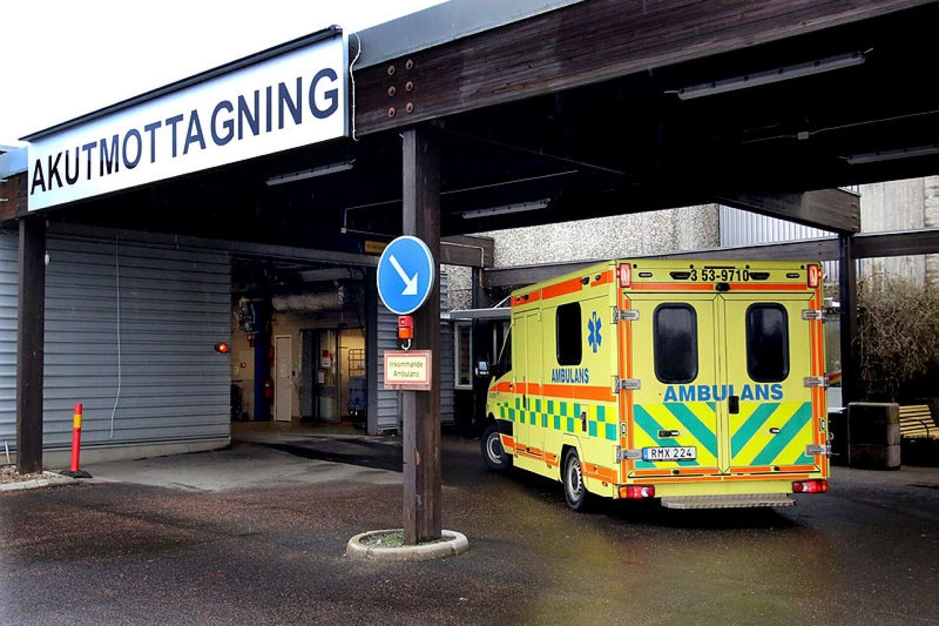 Skövdebon avled på Skaraborgs sjukhus i Skövde 2018 och polisen inledde en förundersökning om mord, som senare lades ned. Två år senare öppnades den igen, men den kvinna som varit misstänkt i fallet har nu avförts från utredningen.