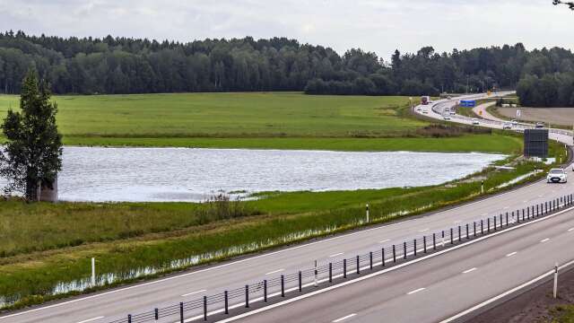 De höga flödena i Klarälven minskar och nu tar SMHI bort varningarna. Här syns översvämning vid Ilanda, Hertzöga.