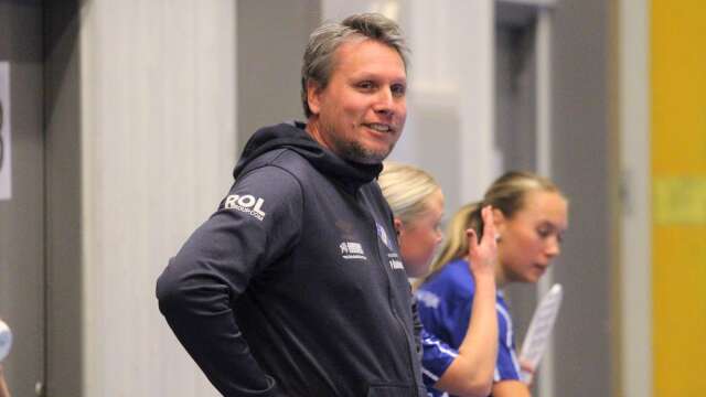 Innebandytränaren Peter Åhling blir även fotbollstränare i Hova/Weimer Lyrestad.