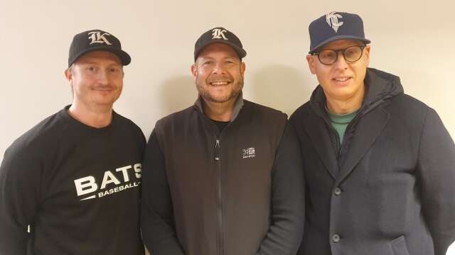 Christoffer ”Bullen” Lyckeqvist, P-A Blad och Olle Öijen – sett från vänster på bilden – blir coacher för Karlskoga Bats lag i elitserien. 