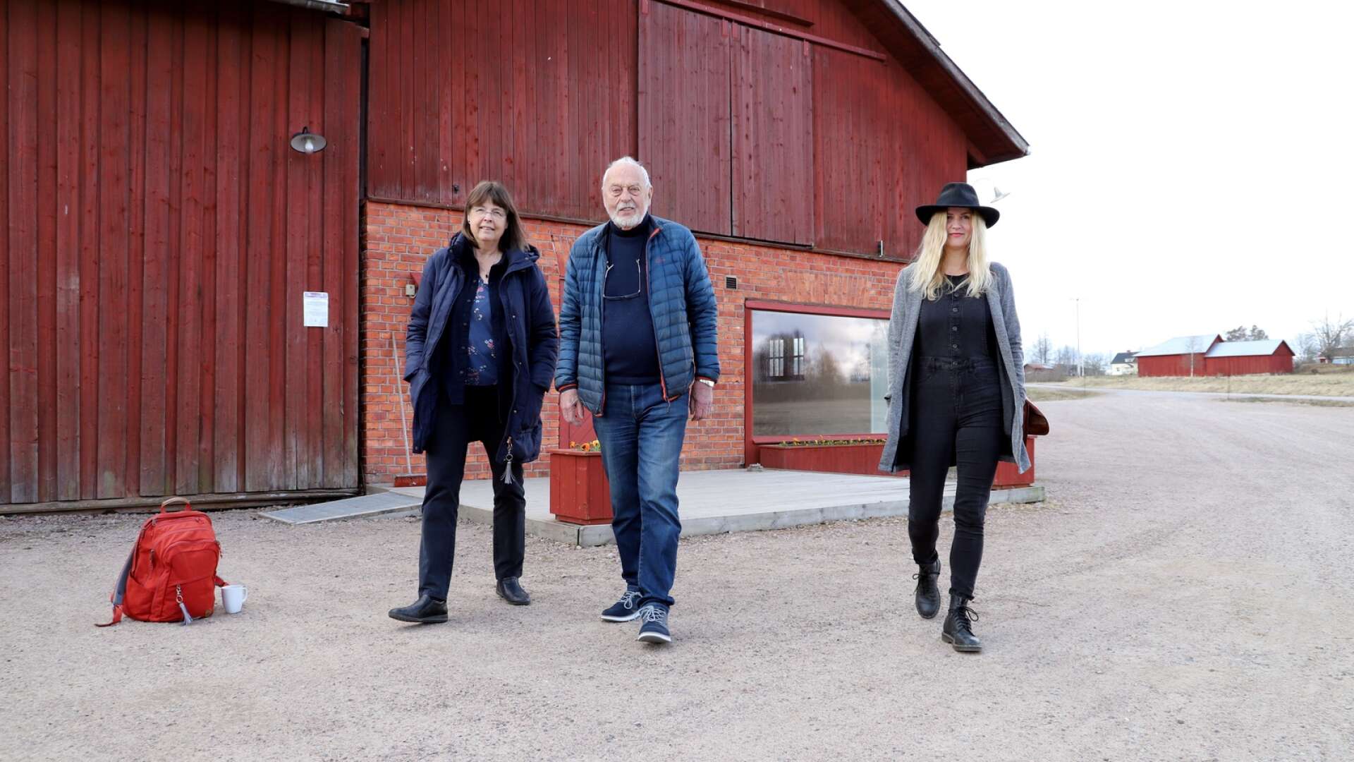 Värmlands konstförenings vårsalong hålls i år på Sahlströmsgården i Torsby. Margareta Wallin Wictorin, Bengt Sahlström och Marie Hettwer är redo för helgens stora vernissage.
