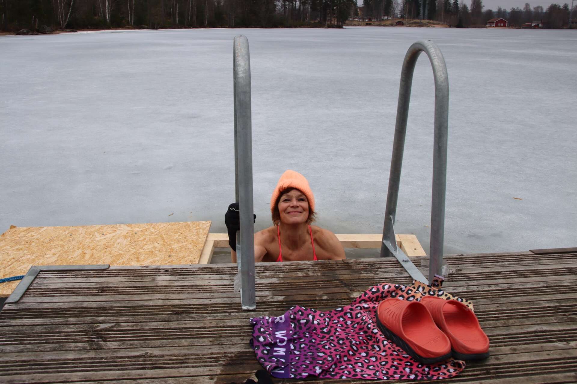 Monika Olsson brukar hälsa på släkt i Filipstad, i samband med besöken åker hon gärna till Talludden för att få kallbada.