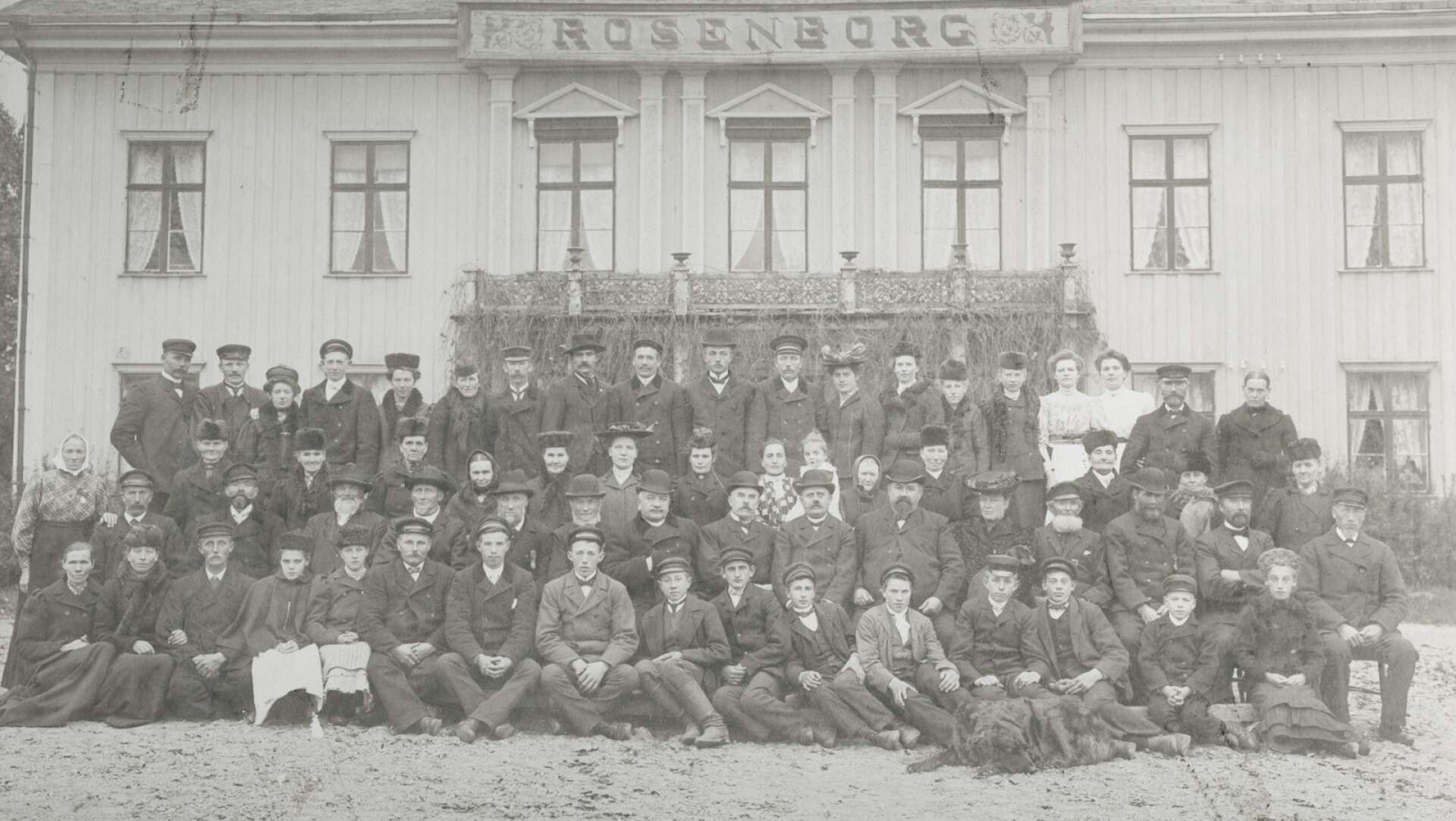 Rosenborg och alla människor där samlade framför Åbergs kamera i oktober 1908.