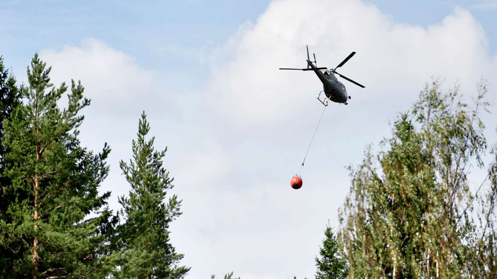 MSB påbörjar en ny upphandling av helikoptrar som ska hjälpa till att släcka bränder i skog och mark.