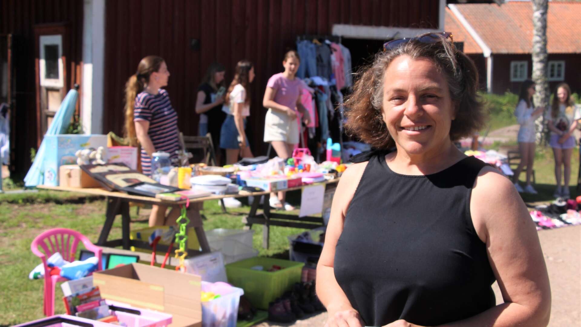 30 olika loppisar förvandlade Sjötorp till en kommersens högborg under lördagen. Catrine Sjöström, en av initiativtagarna, var nöjd med dagen.