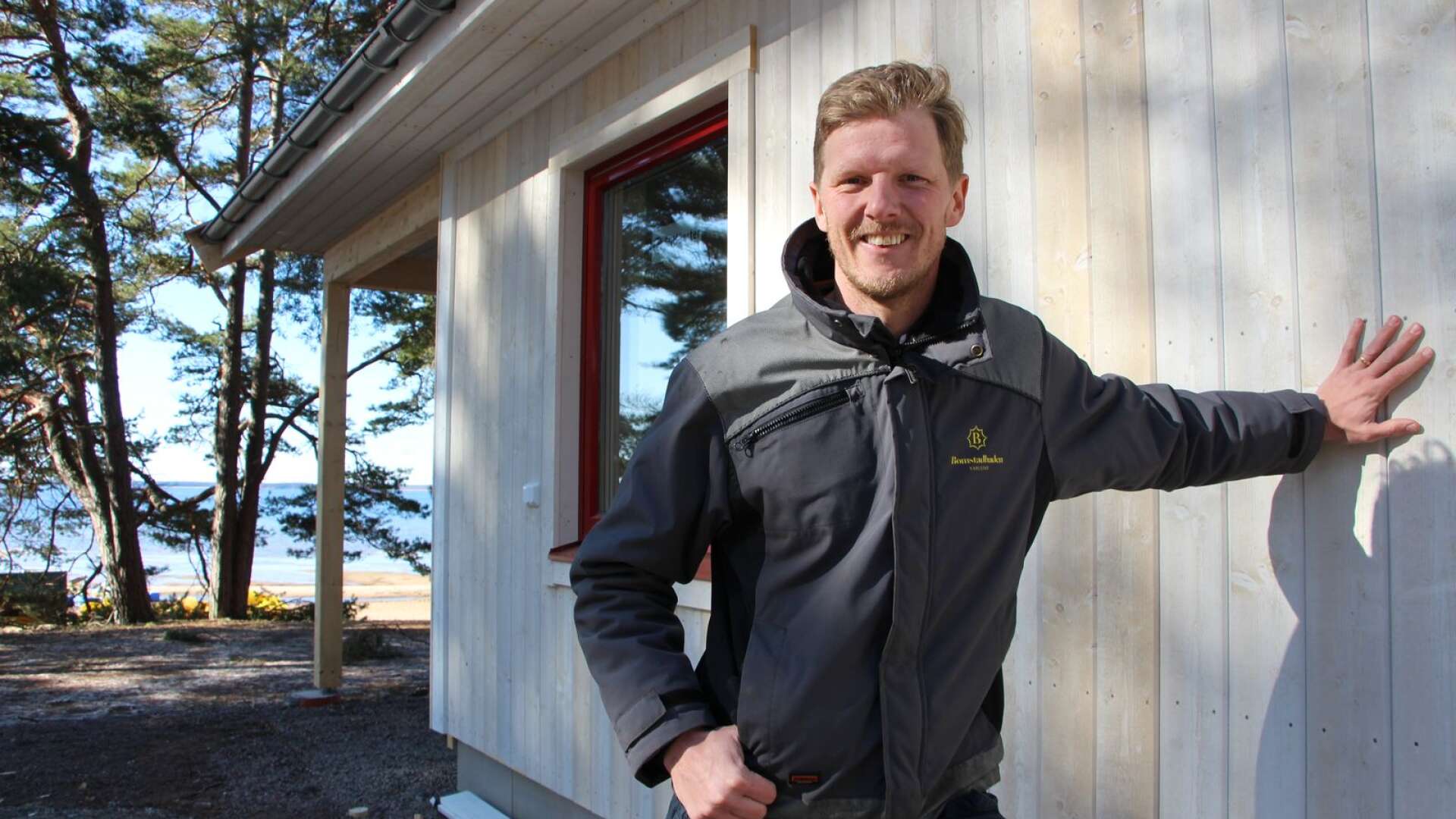 Efter ett mycket bra fjolår satsar Bomstadbadens camping i Karlstad på flera nya projekt. Ett av dem är byggandet av två nya påkostade strandstugor alldeles vid Vänern, berättar vd:n David Nordentjell.