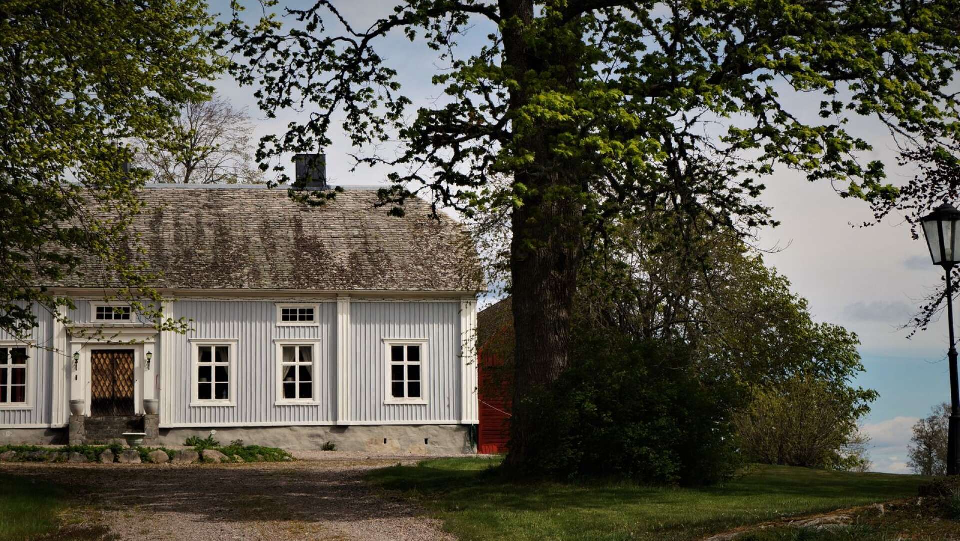 Strömsbergs säteri i Tösse är sannolikt Åmåls kommuns äldsta byggnad. Bygget ska ha påbörjats 1630.