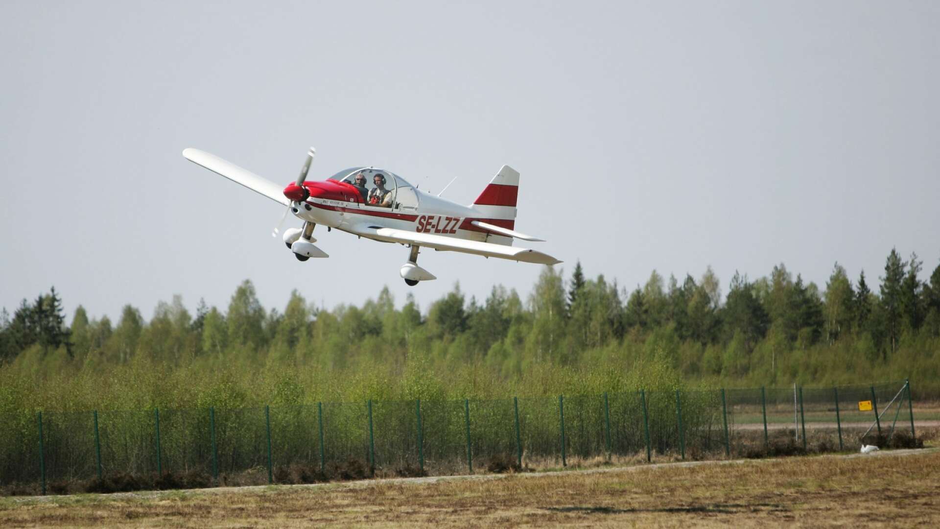 Skövde och Falköping kommun vill samarbeta om att hitta en ny lösning för flygklubbarna i kommunerna.