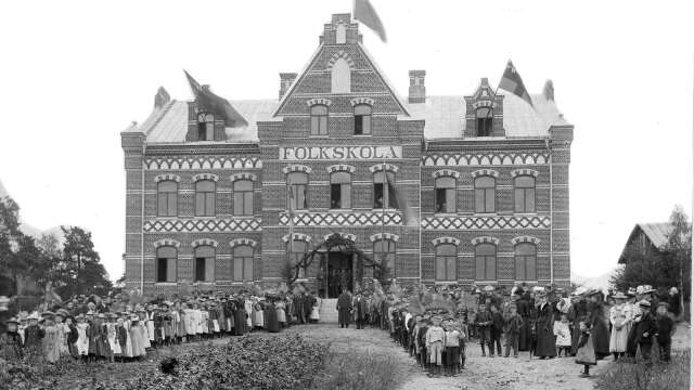 En bild från invigningen av Säffles folkskola.