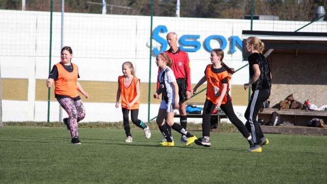 Värmlands Fotbollsförbund tar ställning efter Folkhälsomyndighetens nya direktiv och låter samtliga tränings- och tävlingsmatcher genomföras i Barn- och Ungdomsfotbollen. 