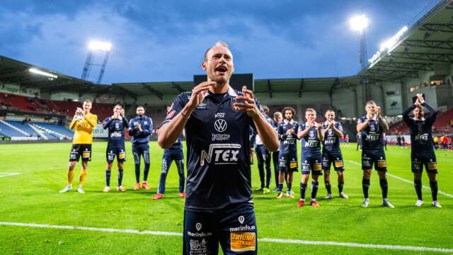 Villiam Dahlström jublar efter Örgrytes vinst borta mot Helsingborg.