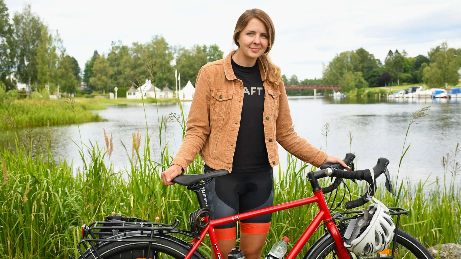 Johanna Holmblad cyklade 145 mil på 15 dagar, från Abisko till Gräsmark. I tisdags träffade FB henne där hon dök upp i Sunne - på cykel naturligtvis.