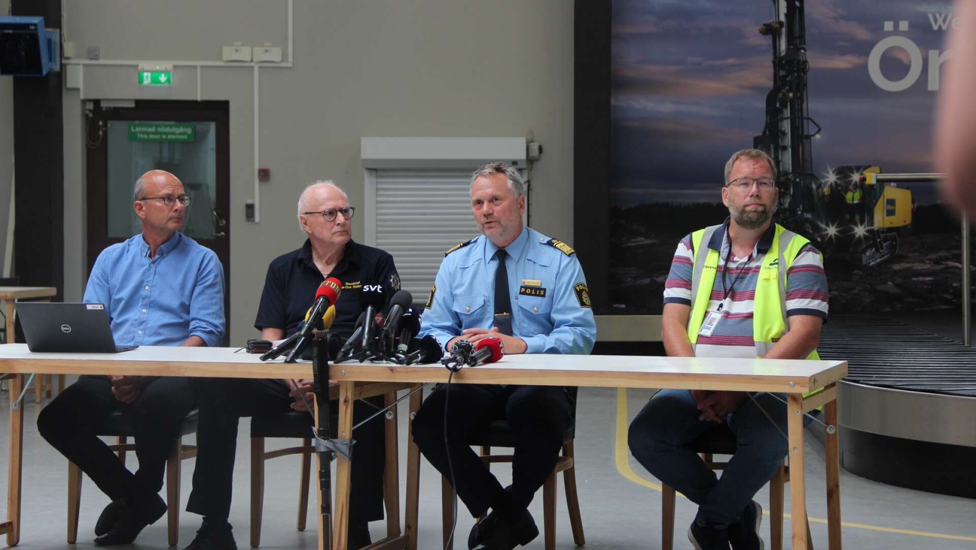 I bild ses syns Mats Brantsberg, säkerhetschef Örebro kommun; Per-Ove Staberyd, brandchef Nerikes brandkår; Niclas Hallgren, biträdande regionpolischef i polisregion Bergslagen; Mikael Smedberg, vd på Örebro Airport.