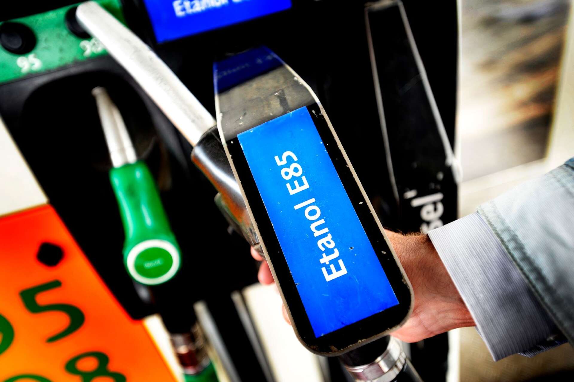 Ni kanske minns den så kallade pumplagen 2005, som i hållbarhetens namn fastslog att bensinstationer måste tillhandahålla en etanolpump, skriver Lars Anders Johansson.