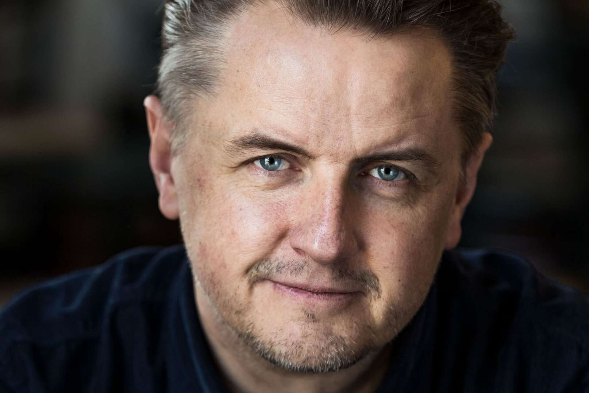 Christer Nerfont är just nu aktuell i musikalen Titanic på Wermland opera, men den 16 oktober gästar han 45-årsjubilerande Karlstad kammarkörs konsert.