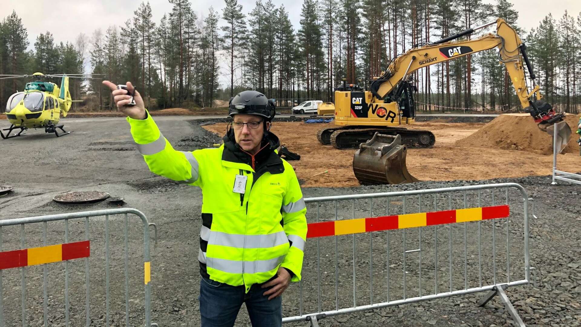 På onsdagen togs det första spadtaget för den nya ambulanshelikopterstationen på Karlstads flygplats. Swecos projektledare Nisse Koppfeldt berättade om satsningen.