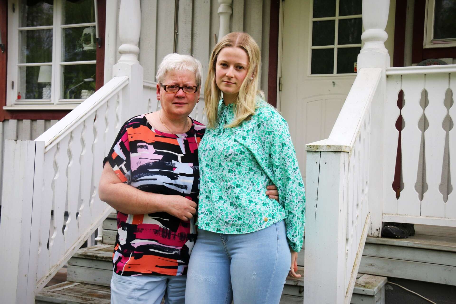 Amanda har flyttat till Karlstad och snart går flyttlasset även för Anita som varken kan eller orkar bo kvar i huset som varit hennes hem i 25 år.