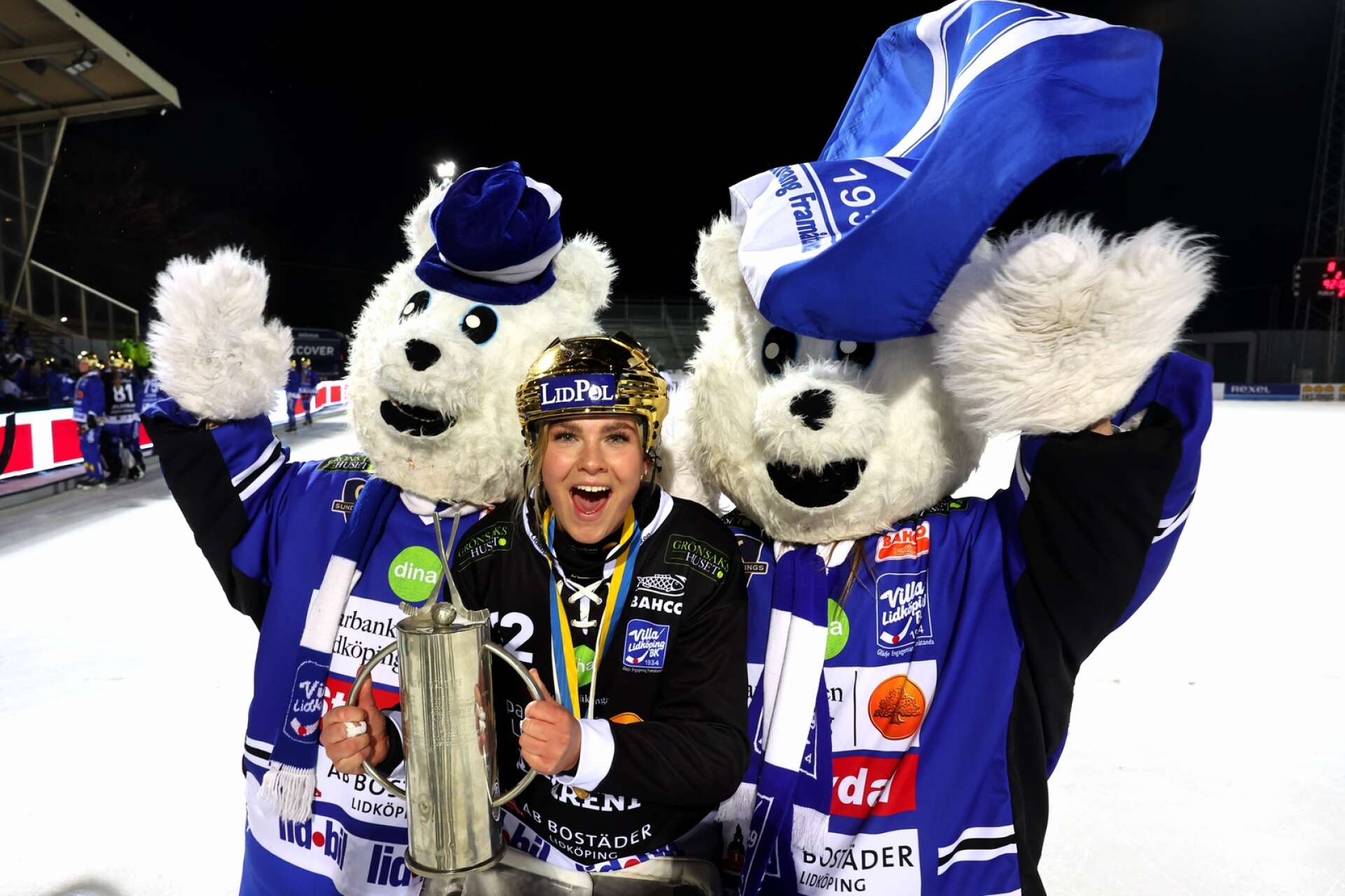 Sofie Millqvist fick sällskap i firandet av SM-guldet.