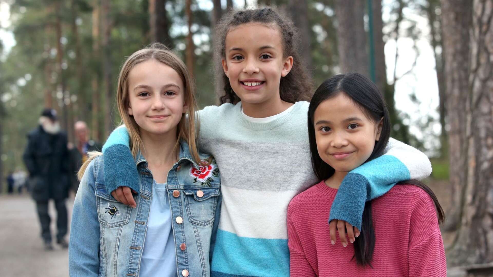 Elvira, 11 år, Elsa, 11 år, och Alita, 11 år, besökte Mariebergsskogen på valborgsmässoafton.
