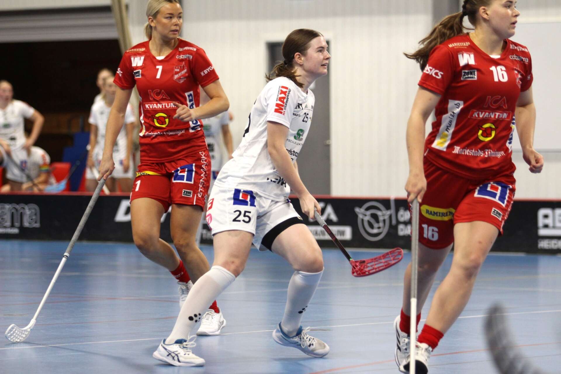 Frida Eklund, ny inför säsongen från Rönnby Västerås, fick göra mål i sin SSL-debut. Ett mål som dock hjälpte föga. (Arkivbild)