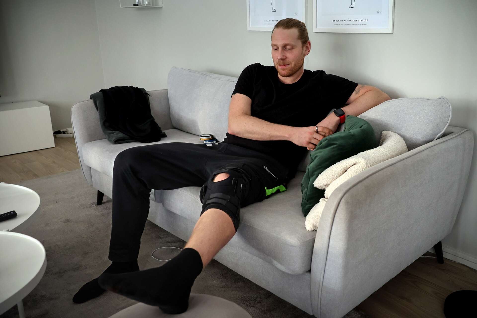 Villas förstemålvakt Jesper Thimfors är knäskadad och missar resten av säsongen.