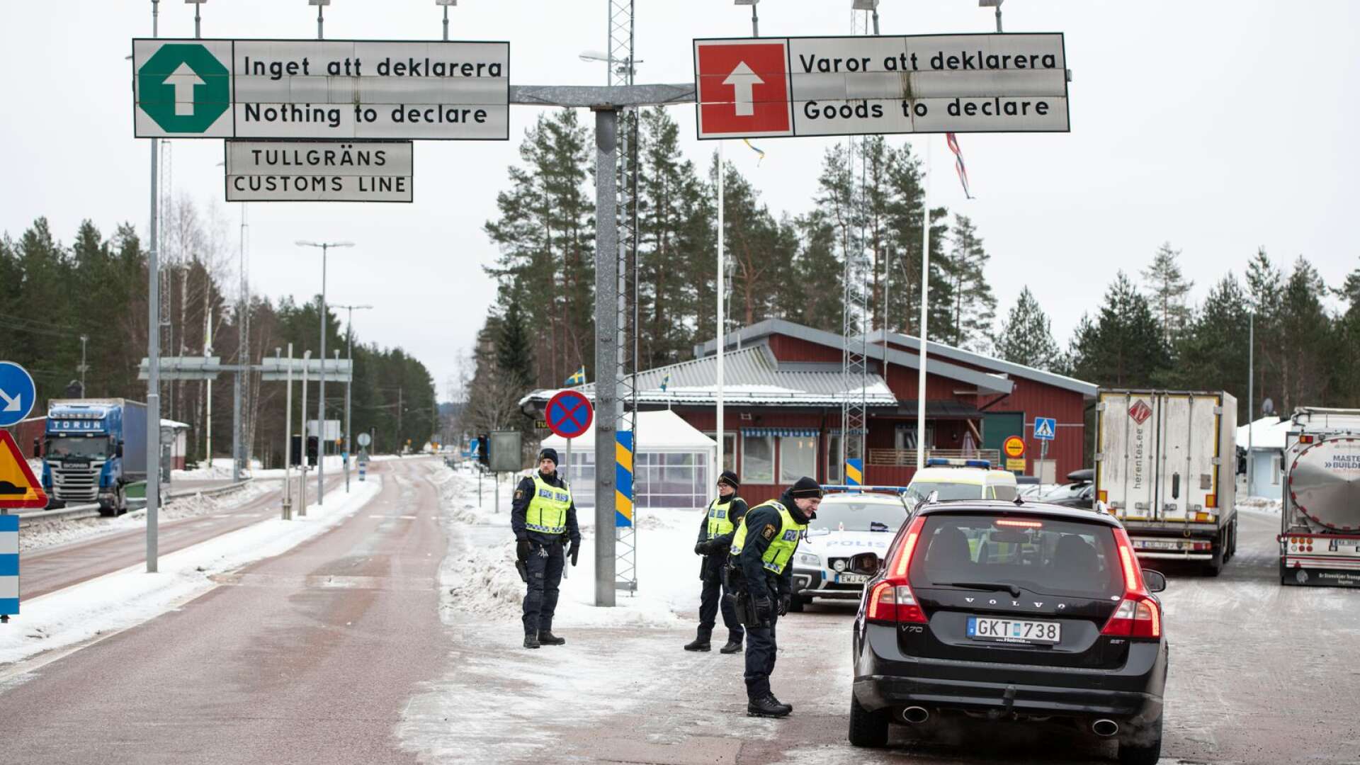 Norge ska kompensera utländska arbetstagare som drabbas av den stängda gränsen.