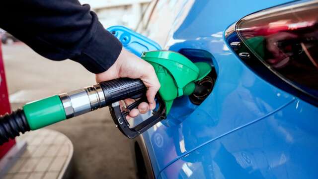 I Värmland drivs de flesta bilar som säljs av bensin eller diesel.