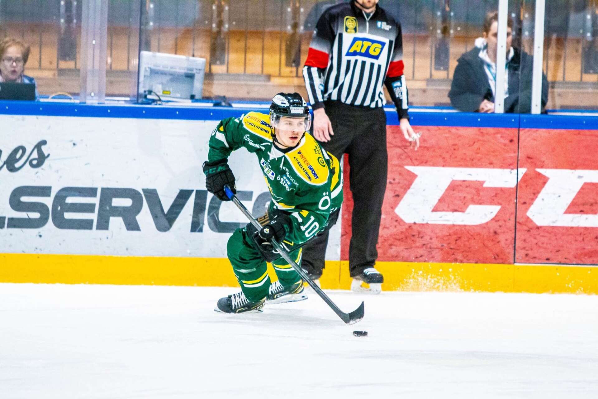 Säfflesonen Johan Mörnsjö har varit med och tagit upp Östersunds IK till HockeyAllsvenskan.