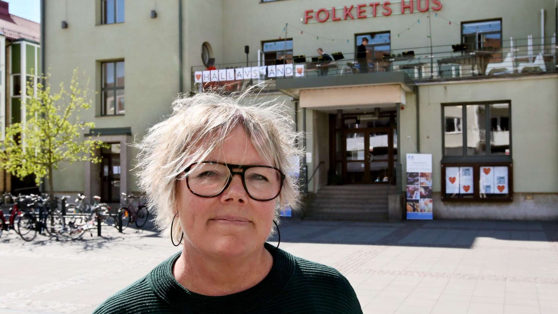 Annacarin Öman konstaterar att Folkets hus i Lidköping kämpar för sin överlevnad i coronakrisen. 