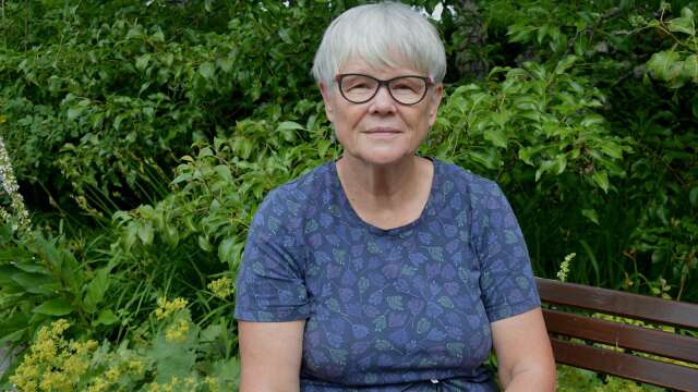 Birgittha Hedin driver örtagården Rusticana i Gräsmark. Hon har samlat mycket kunskap och brinner för växter och odling.