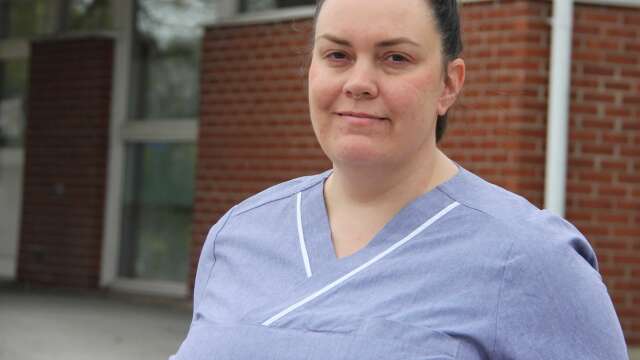 Emi Eiterå-Tardy är en av många sjuksköterskor inom primärvården som dagligen måste hantera konsekvenserna av den omfattande läkarbristen.