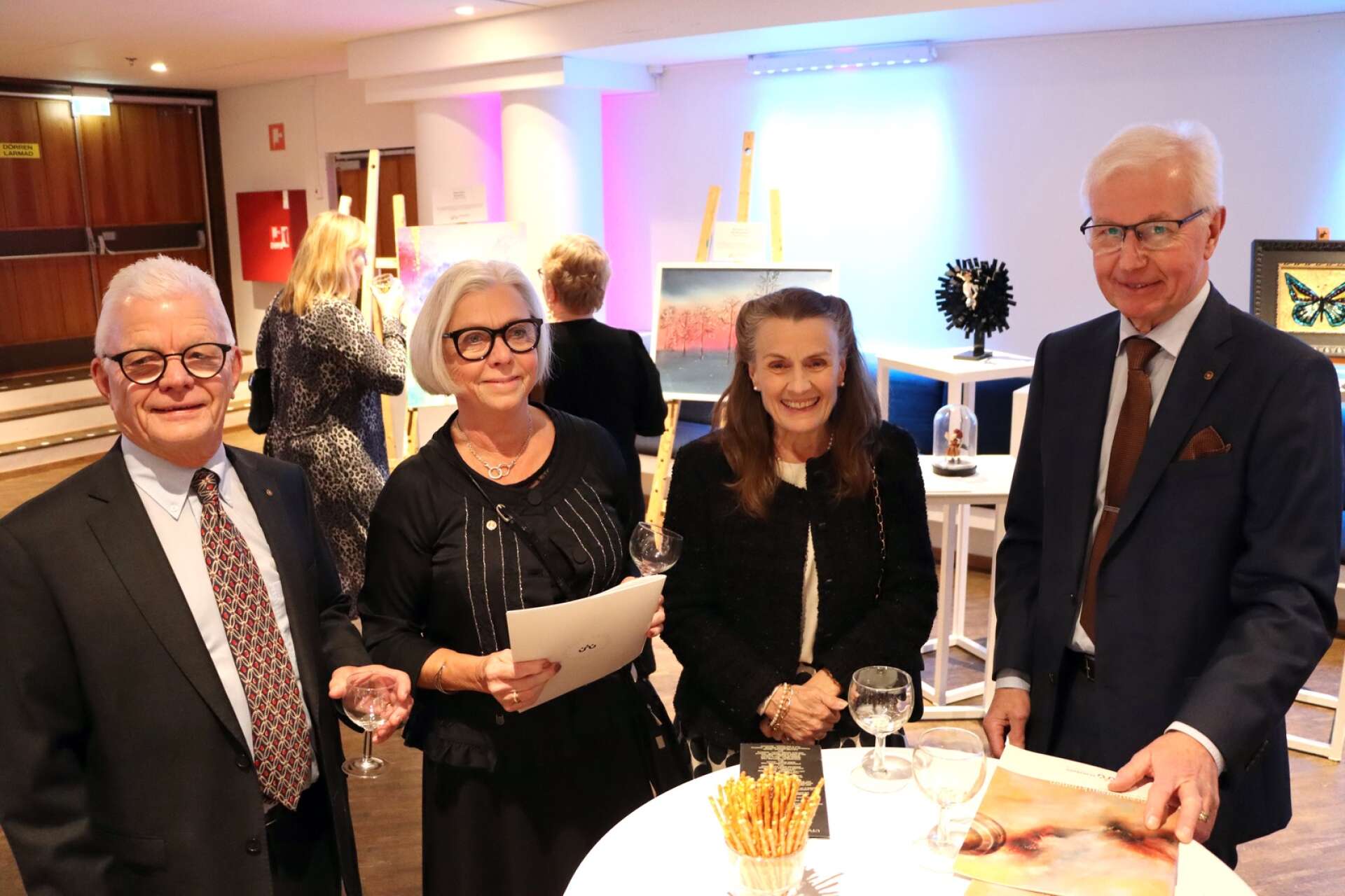 Christer och Ulla Davidsson, Eva André-Bäck och Hans Bäck såg fram emot en spännande kväll med bra priser på utropen då intäkterna går till bra ändamål.