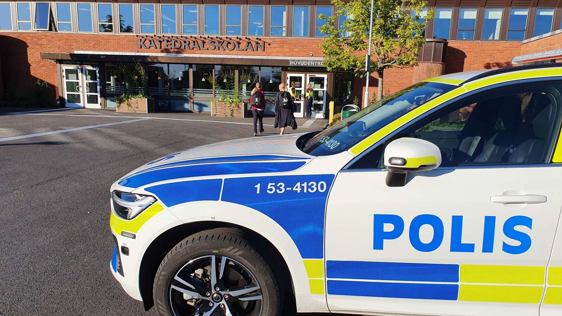 Elever och personal mötte polisens närvaro morgonen efter en potentiellt hotfull situation på Katedralskolan i Skara.