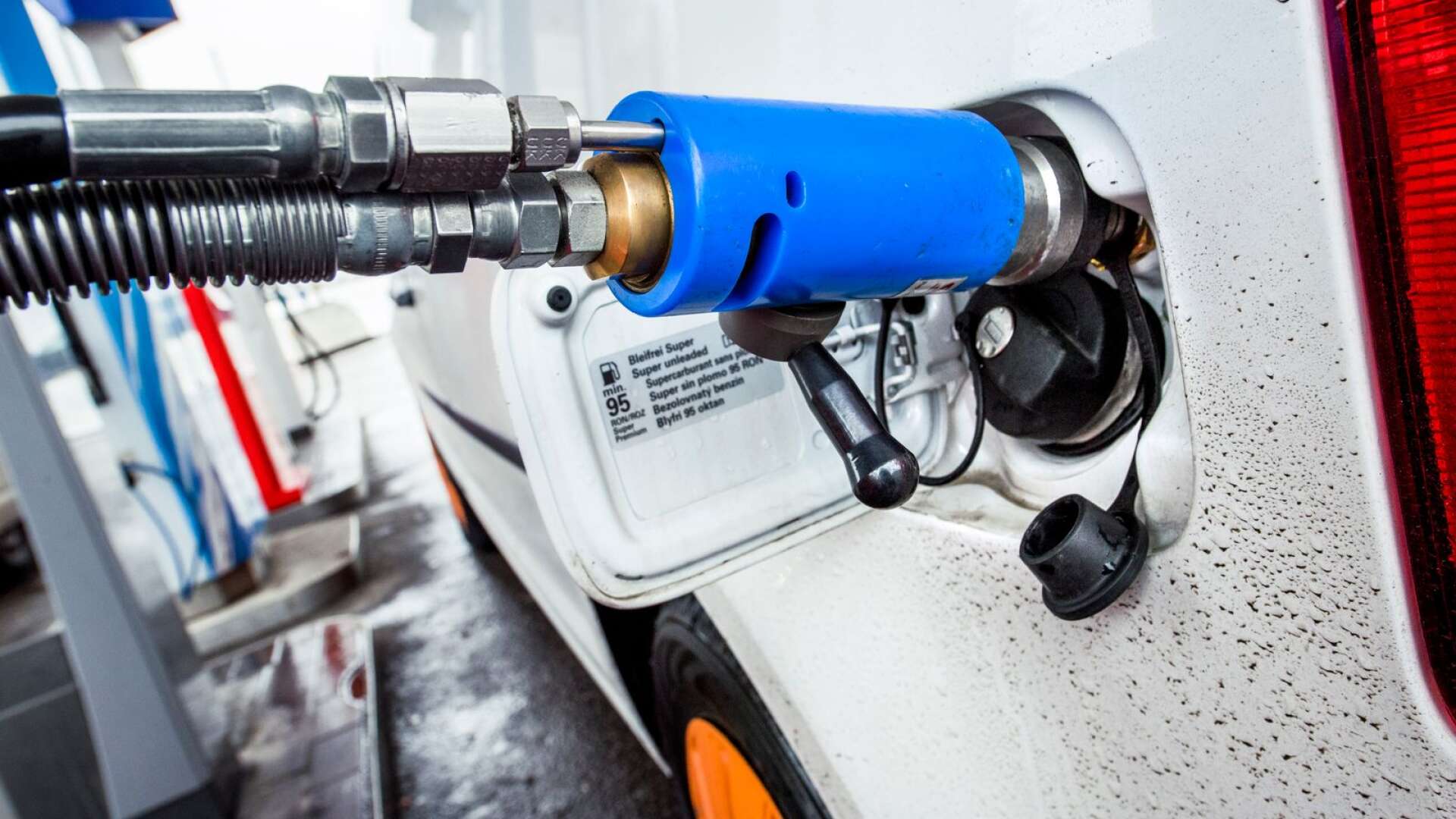 &quot;Användningen av biogas i kommunens fordon har inneburit en betydande miljövinst under de senaste fyra åren”, skriver insändarskribenterna. 