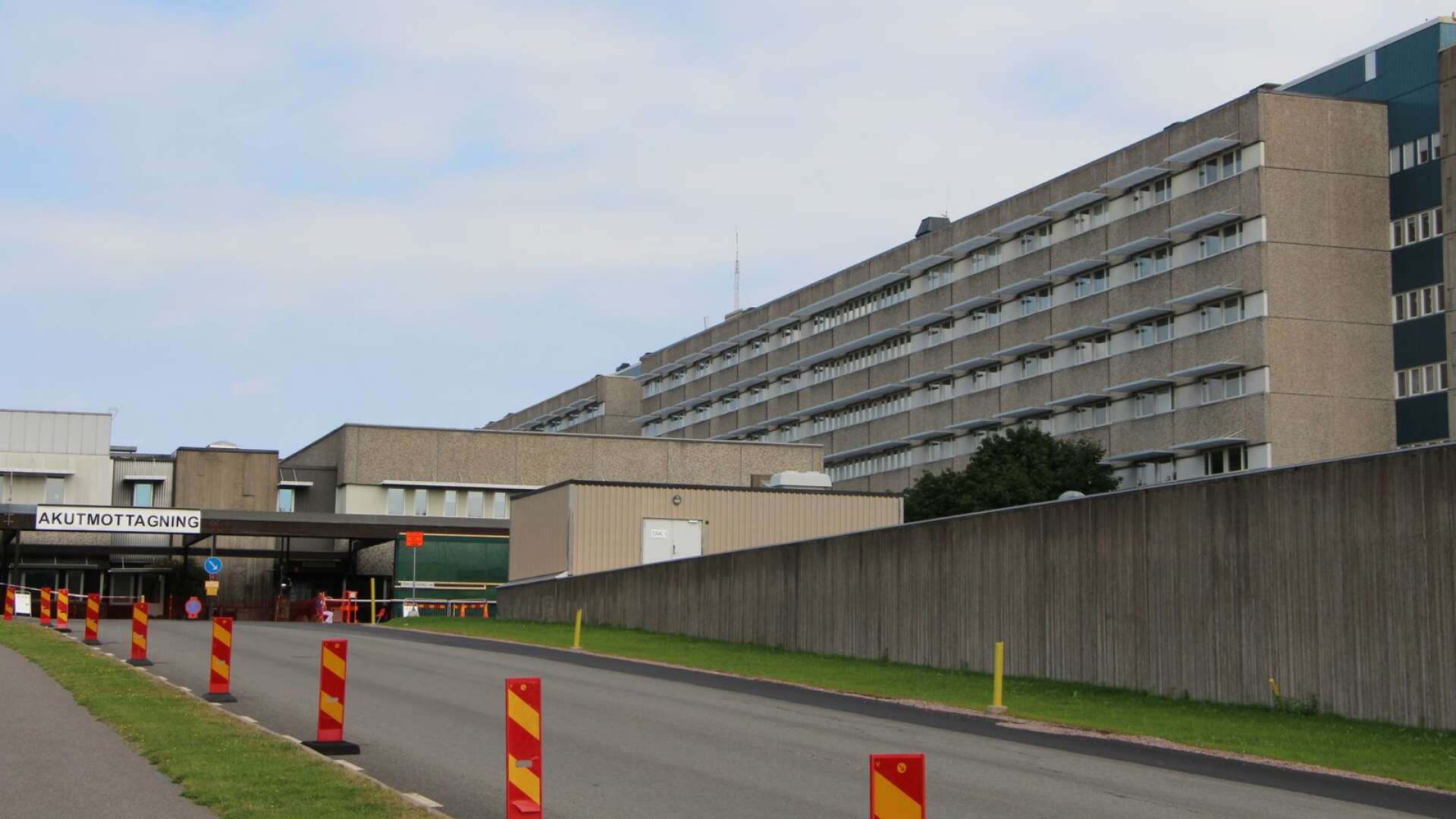 Av de sex personer som får intensivvård för covid-19 i Västra Götaland vårdas två på Skaraborgs sjukhus i Skövde.